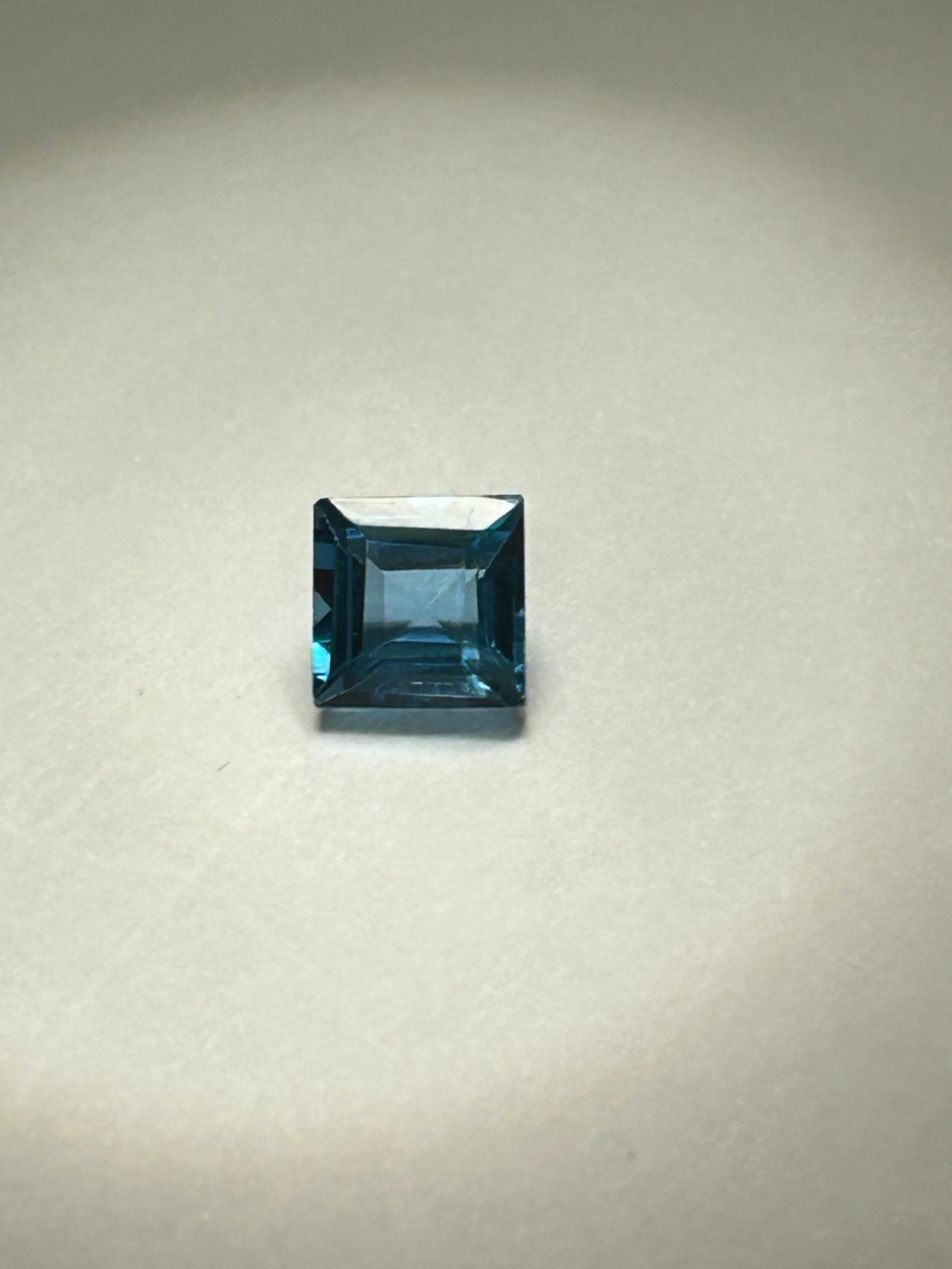 Natural London Blue Topaz 2.52 ct Square Cut from Brazil: a square-cut, deep ink-blue gemstone with moderate to dark saturation, featuring VVS clarity. Renowned for its rich, sophisticated color, distinct from lighter Swiss/Sky blue.