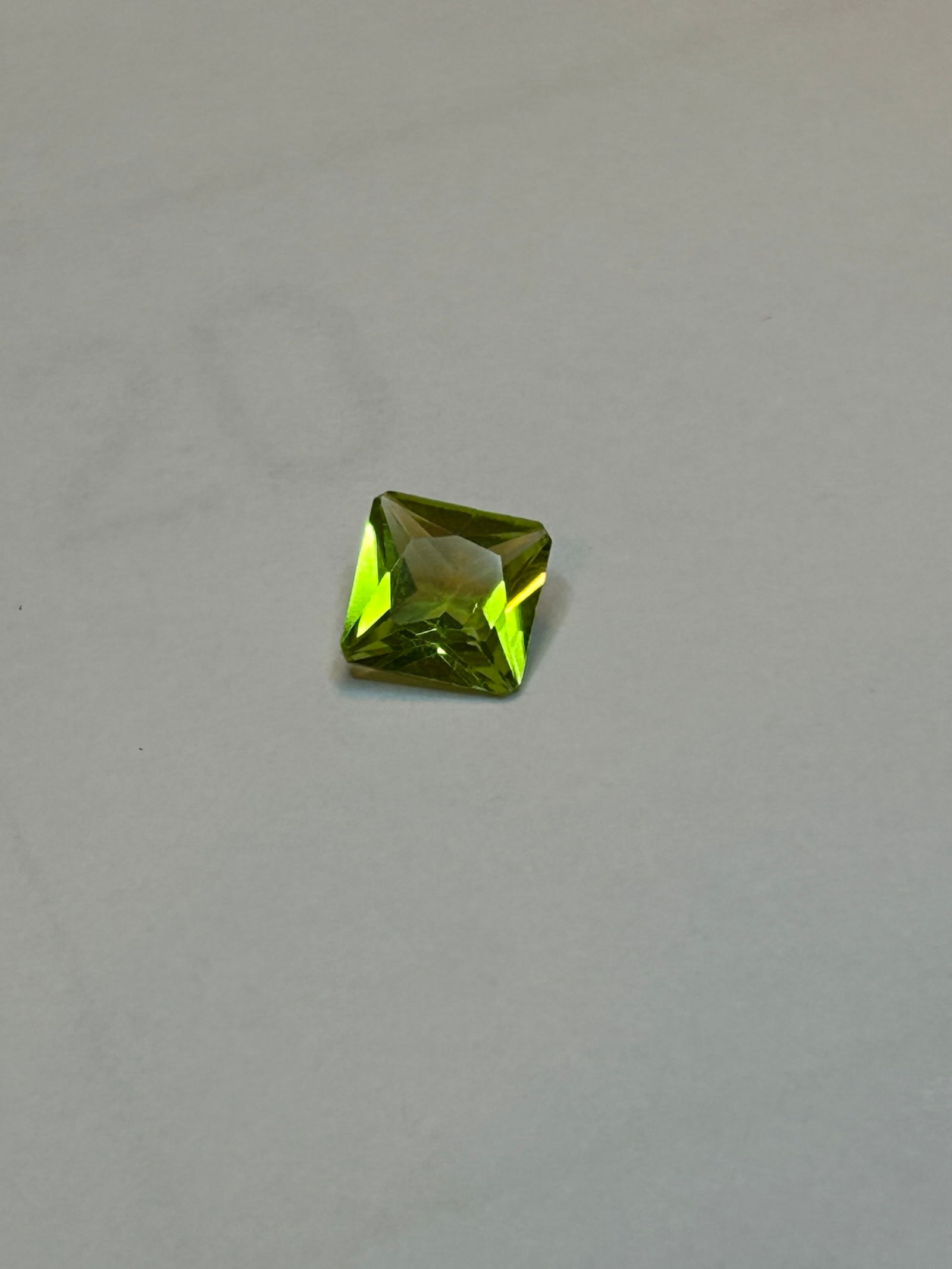 Natural Flawless Green Peridot 1.40 Ct Square Octogon Cut from Colombia: high-quality collector's gem featuring a vivid green hue and an elegant oval cut. Sourced from Colombia?renowned for the world's finest, most deeply saturated emeralds?this stone offers exceptional