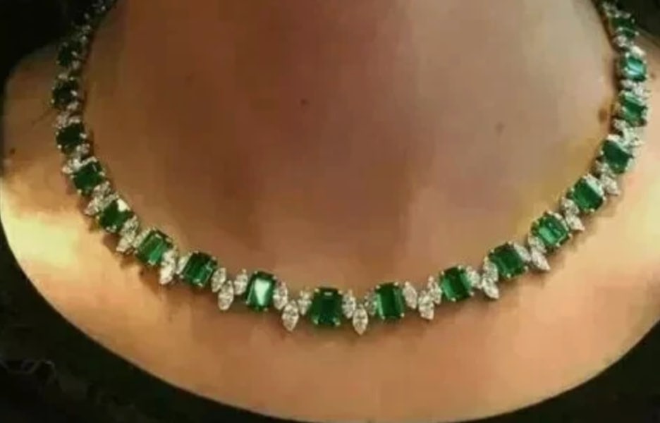 Diamond & Emerald Necklace. - 3