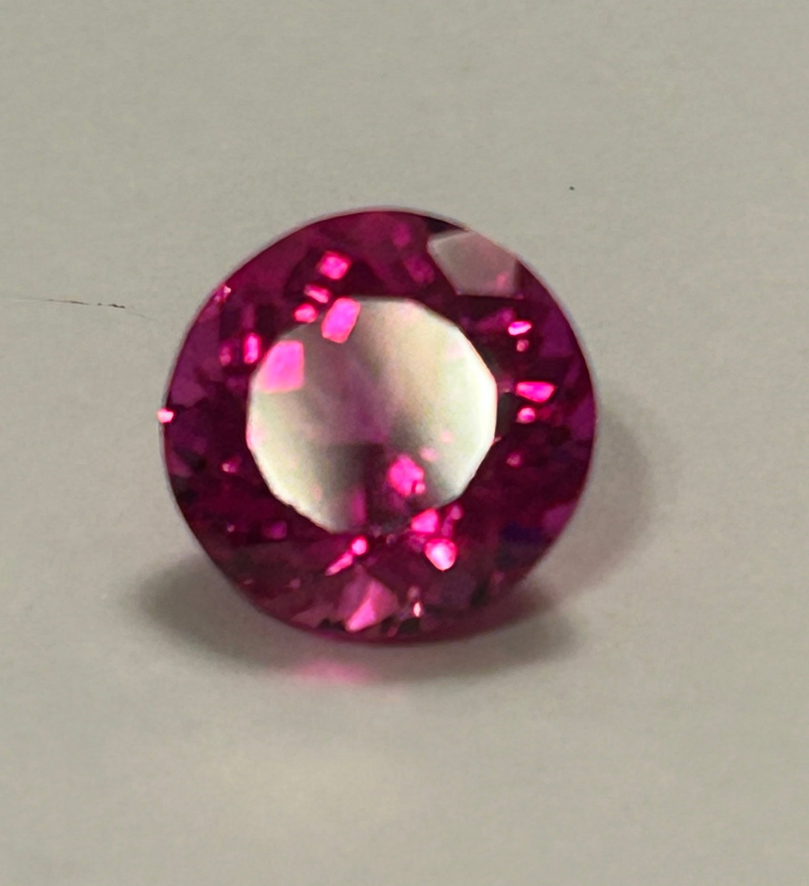 4 Ct Round Cut Extremely Rare Pink Ceylon Sapphire UNTREATED: This 4-carat round-cut Pink Ceylon Sapphire is a rare, premium gemstone from Sri Lanka, celebrated for its vivid, intense pink hue and superior, eye-clean clarity. Featuring an excellent mixed