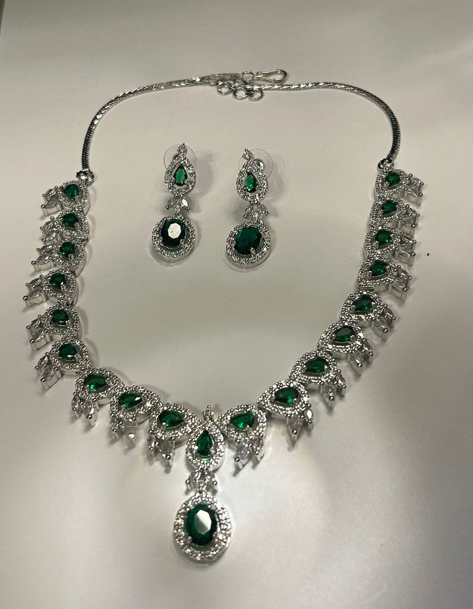 Premium Emerald and Diamond Necklace White Gold with Earring Set. No Reserve (1 of 3)