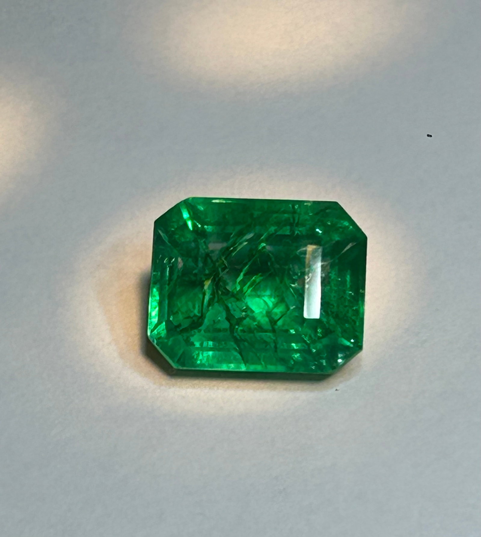 Emerald 10ct Emerald Cut from Colombia EGL Certified No reserve: a significant, high-clarity green gemstone suitable for statement jewelry. Typically featuring a rectangular shape, it offers a large, sophisticated "step-cut" surface that showcases deep color.