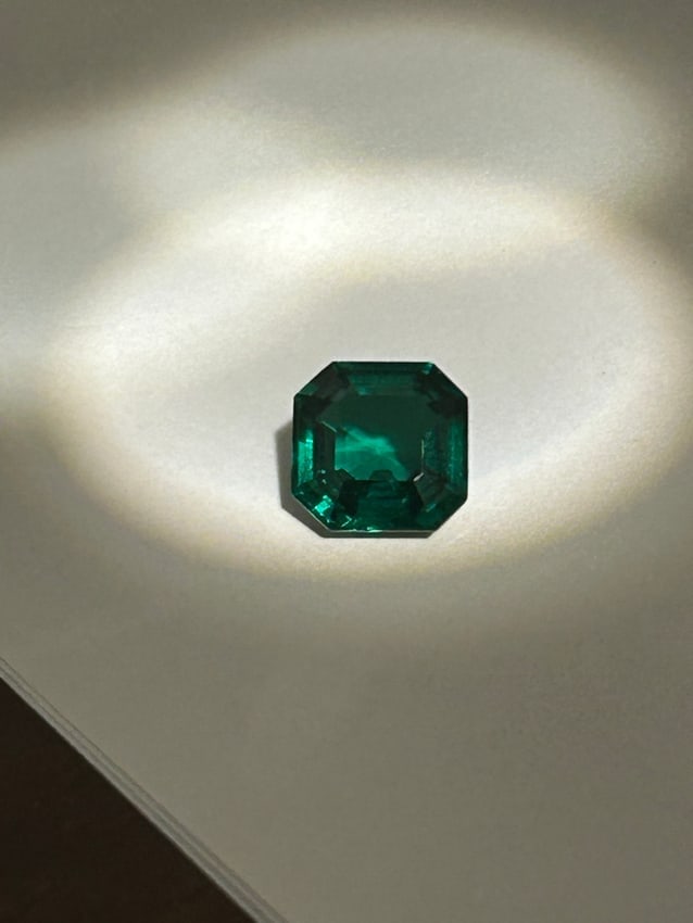 Deep Green Tsavorite 5.6ct Radiant cut No Reserve (1 of 3)