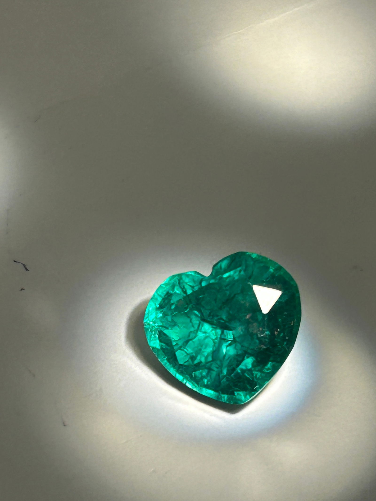 Romantic Cut Colombian Emerald 9.2ct Heart Cut No Reserve GGL Certified: is an exceptional, high-carat gemstone characterized by its romantic shape, intense green color, and significant size. Colombian emeralds are world-renowned for their superior quality, often exhibitin
