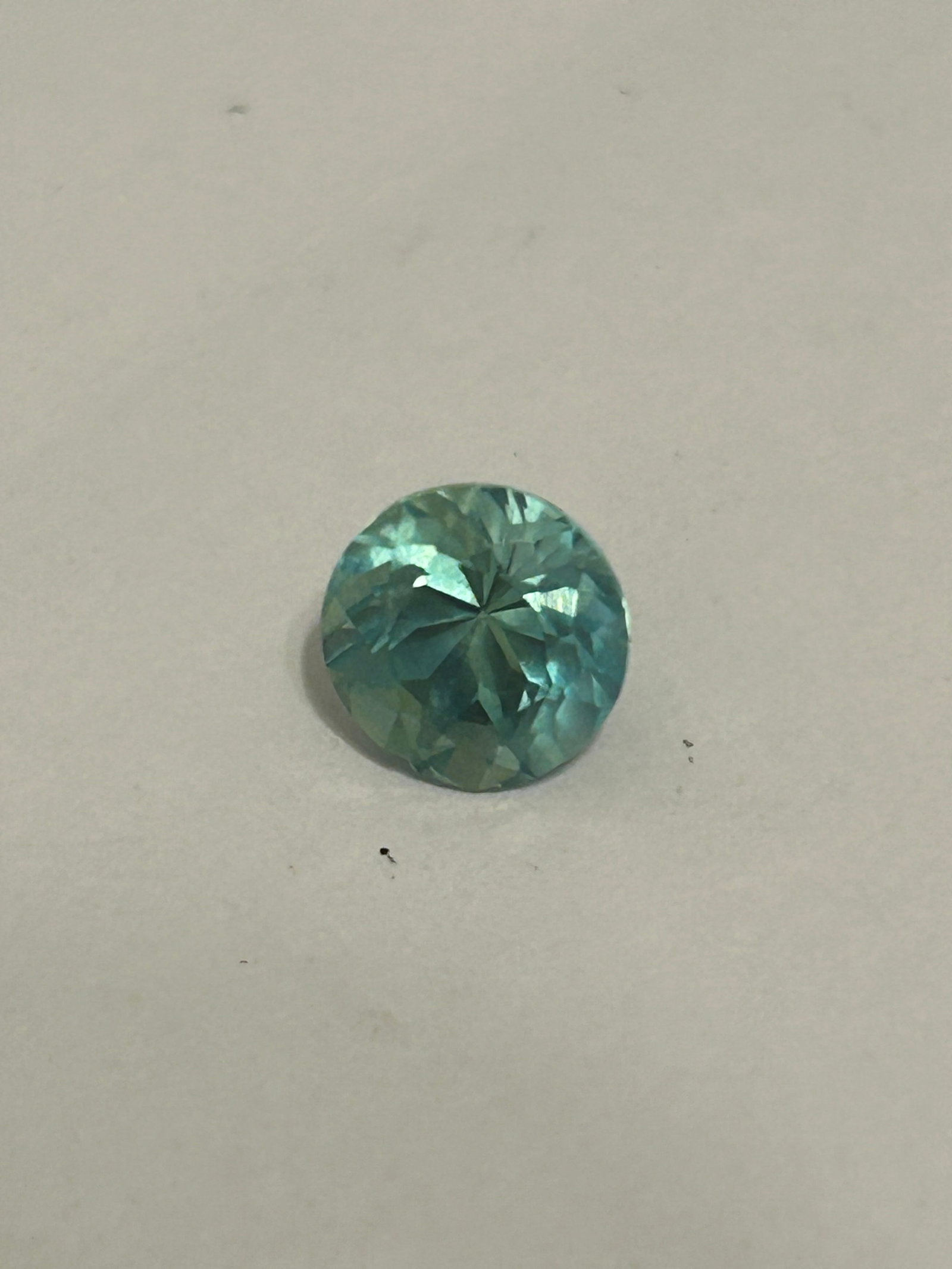 3ct Ceylon Green Sapphire Round Cut No Reserve GIE Certified: high-quality gemstone originating from Ceylon, renowned for vibrant, natural color, featuring vivid bluish-green tones. These stones are faceted with a mixed brilliant cut to maximize light reflection