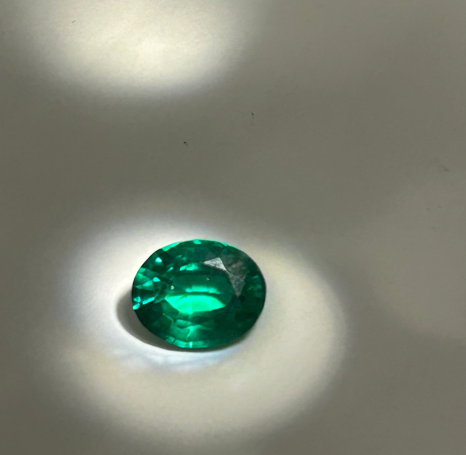 9ct Kenyan Garnet Oval Cut No Reserve GGI Certified: Kenyan Garnet, particularly when referring to the prestigious variety found in the Taita/Taveta region of Kenya, is a valuable gemstone. Known for its intense color, which rivals or exceeds emerald gr