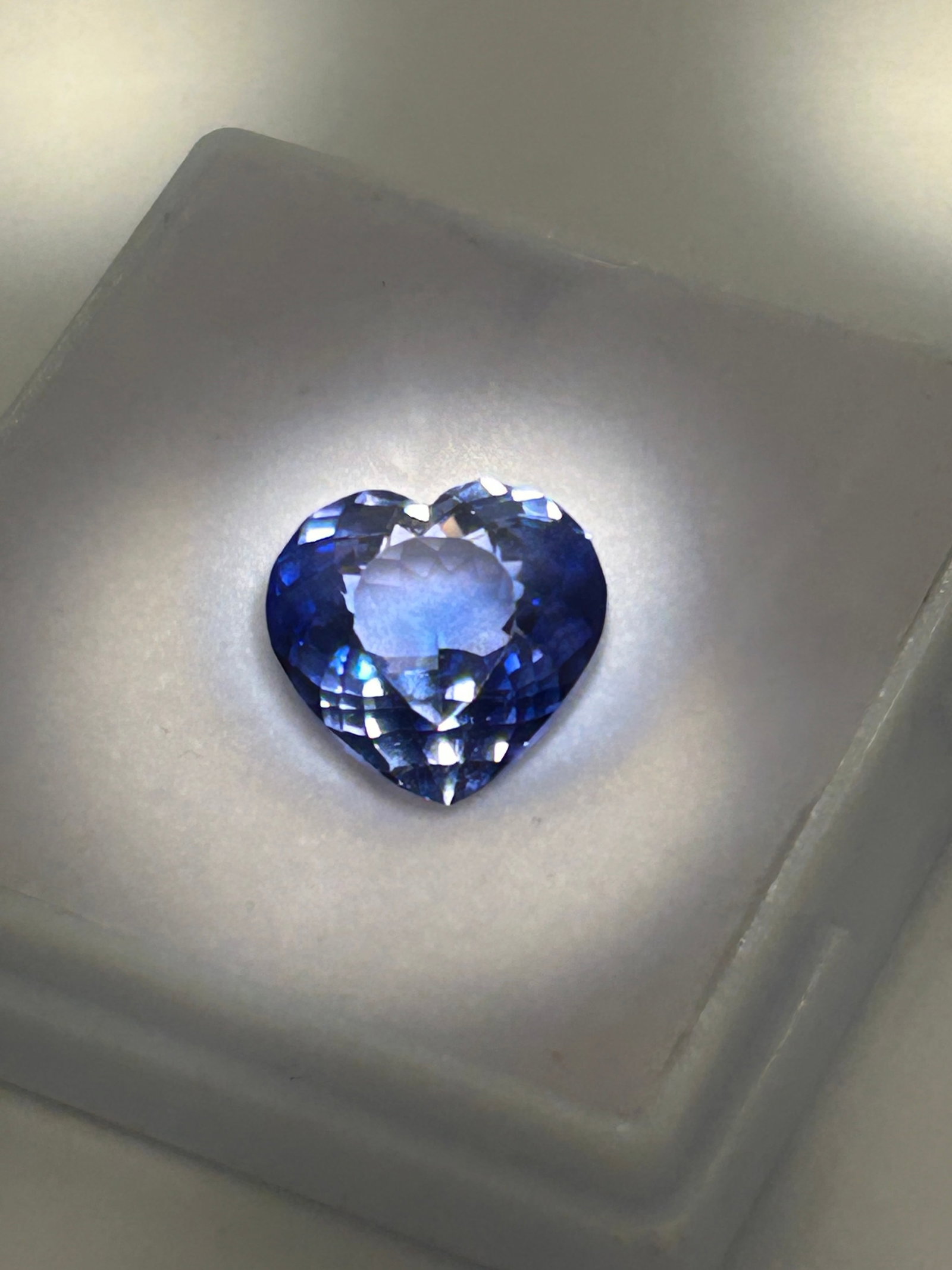 9.9ct Brazilian Blue Sapphire Heart Cut Beautiful Stone No Reserve GGI Certified: A heart cut is a significant, romantic gemstone, featuring a deep blue, durable, and lustrous appearance characteristic of high-quality corundum. As a large stone (close to 10 carats), it is likely to