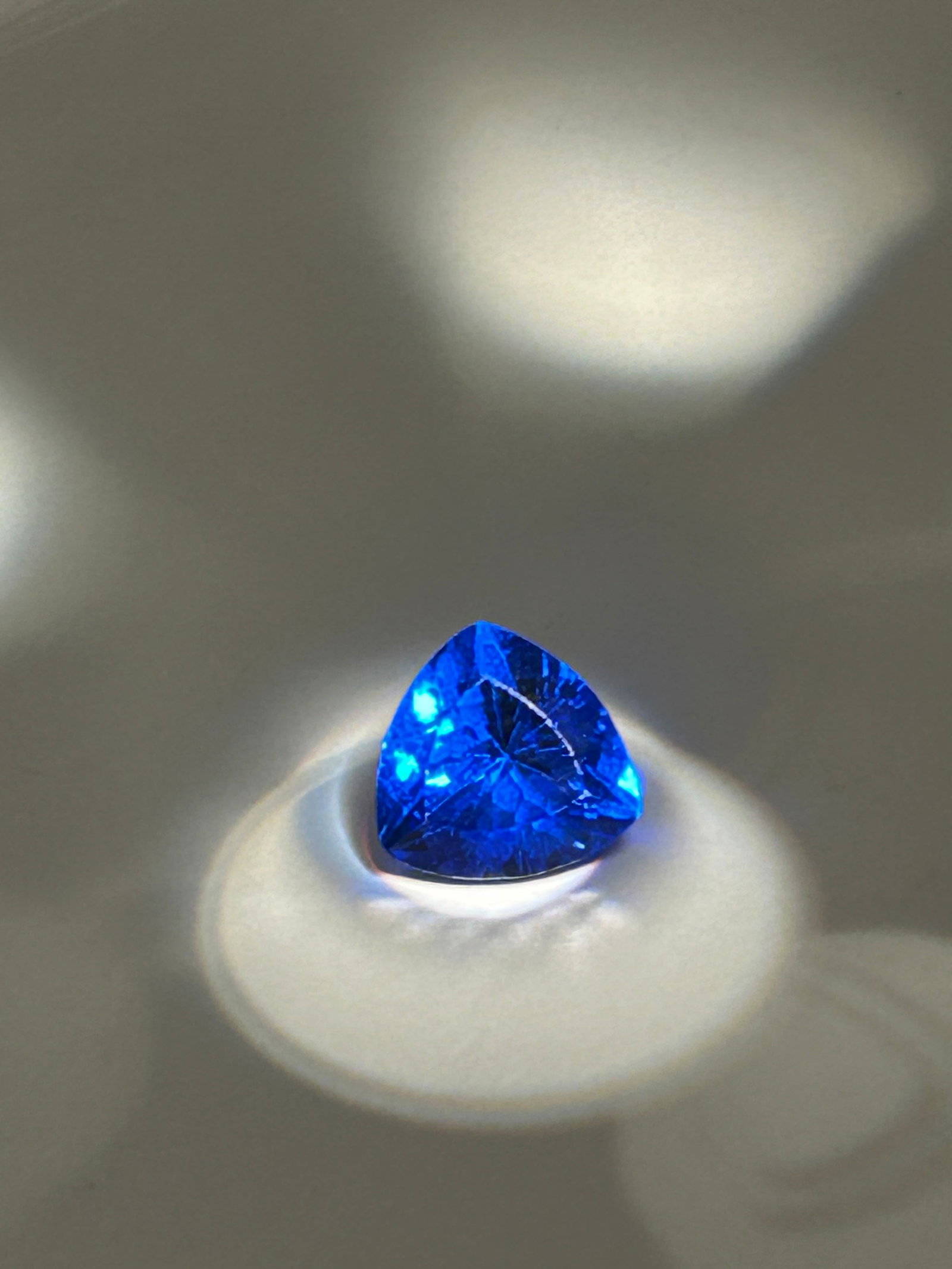 6.20ct Royal Blue Tanzanite Trillion Cut No Reserve AGSL Certified (1 of 4)