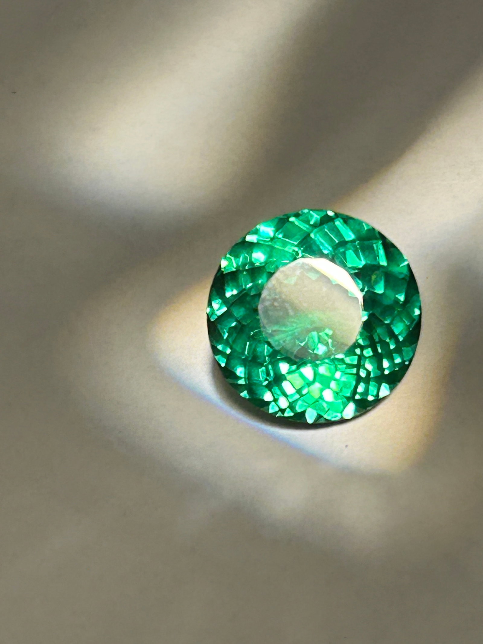 11 Carat Green Tsavorite Garnet Round Cut GGI Certified: Based on the search results, an 11-carat round green garnet, typically identified as Tsavorite, is a rare, high-value, and intense gemstone, originating from Kenya