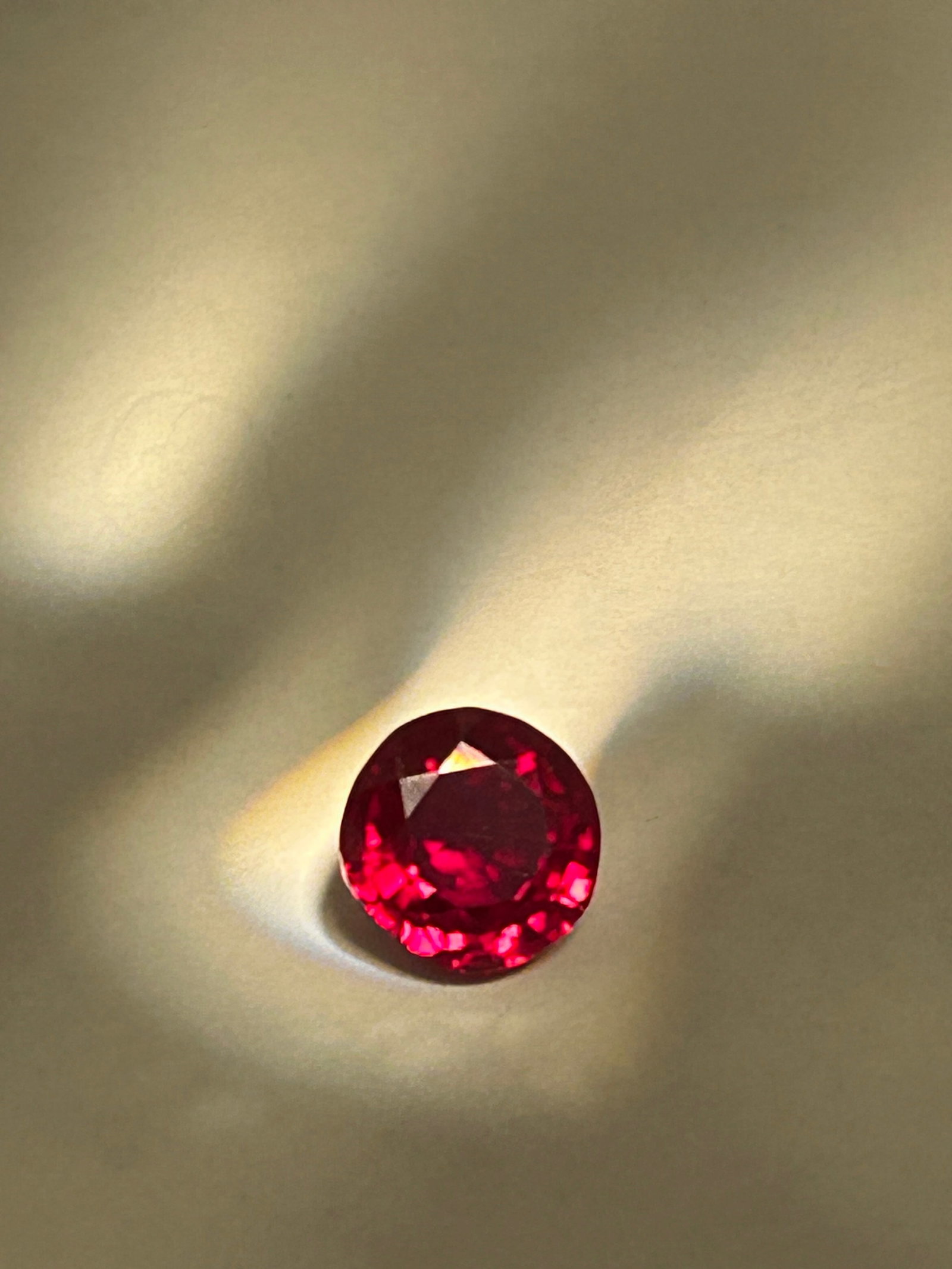 8.66 Carat --- Pink Sapphire --- Round Brilliant Cut --- IGI Certified (1 of 1)