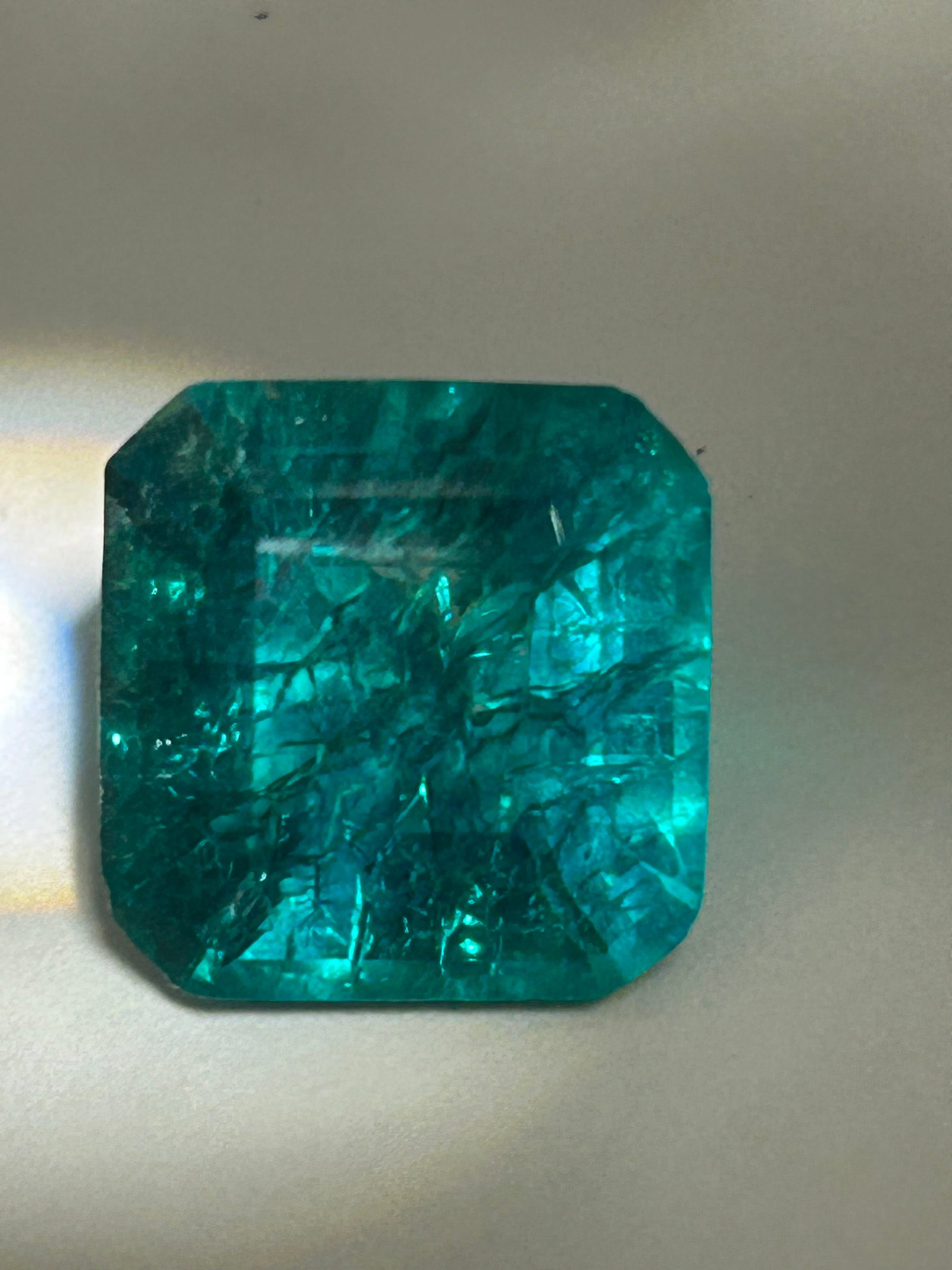 9.5 Carat ----Colombian Green Emerald ----Radiant Cut: a radiant cut, which blends the step-cut elegance of a classic emerald shape with the brilliant, light-catching facets of a round diamond. Mined in Colombia, this rare, oversized stone exhibits a vivi