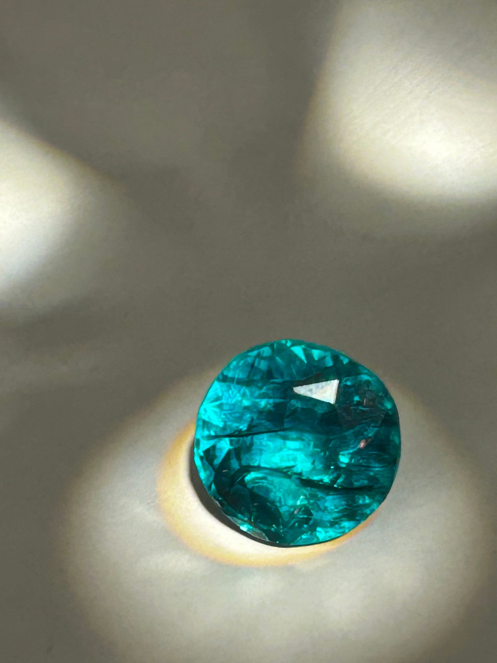 9.5 Carat ---- Green Emerald ---- Round Cut: Natural stones of this size are exceptional, with Colombian origins suggesting superior color. These faceted gems are sought after for their vivid green color and suitability for statement jewelry, wi