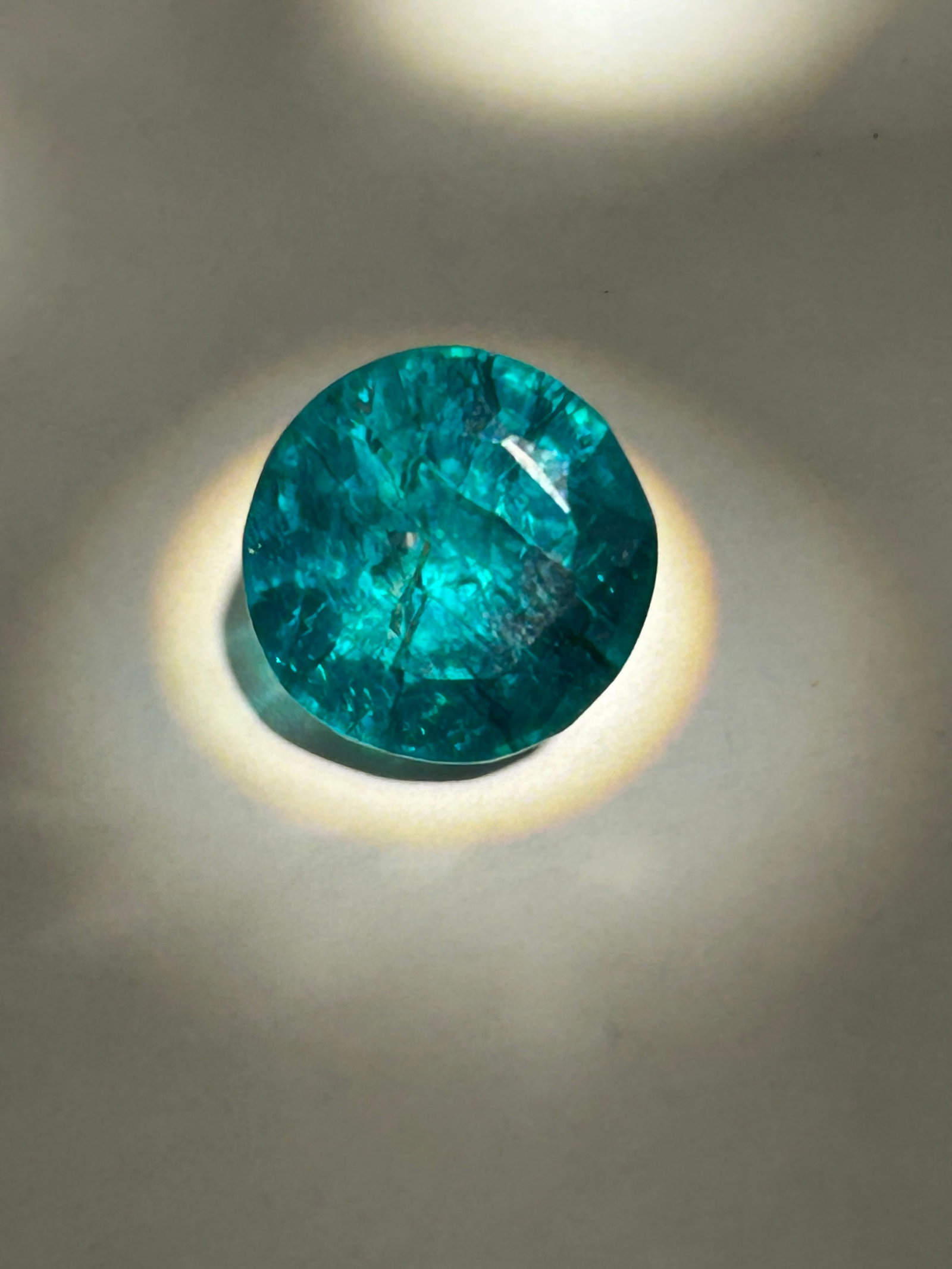 9.95 Carat ---- Colombian Green Emerald ---- Round Cut: Investment gemstone. These stones are characterized by their rich color, significant weight, and natural origins from the world's premier emerald mines. Vivid, rich green color with high transparency 