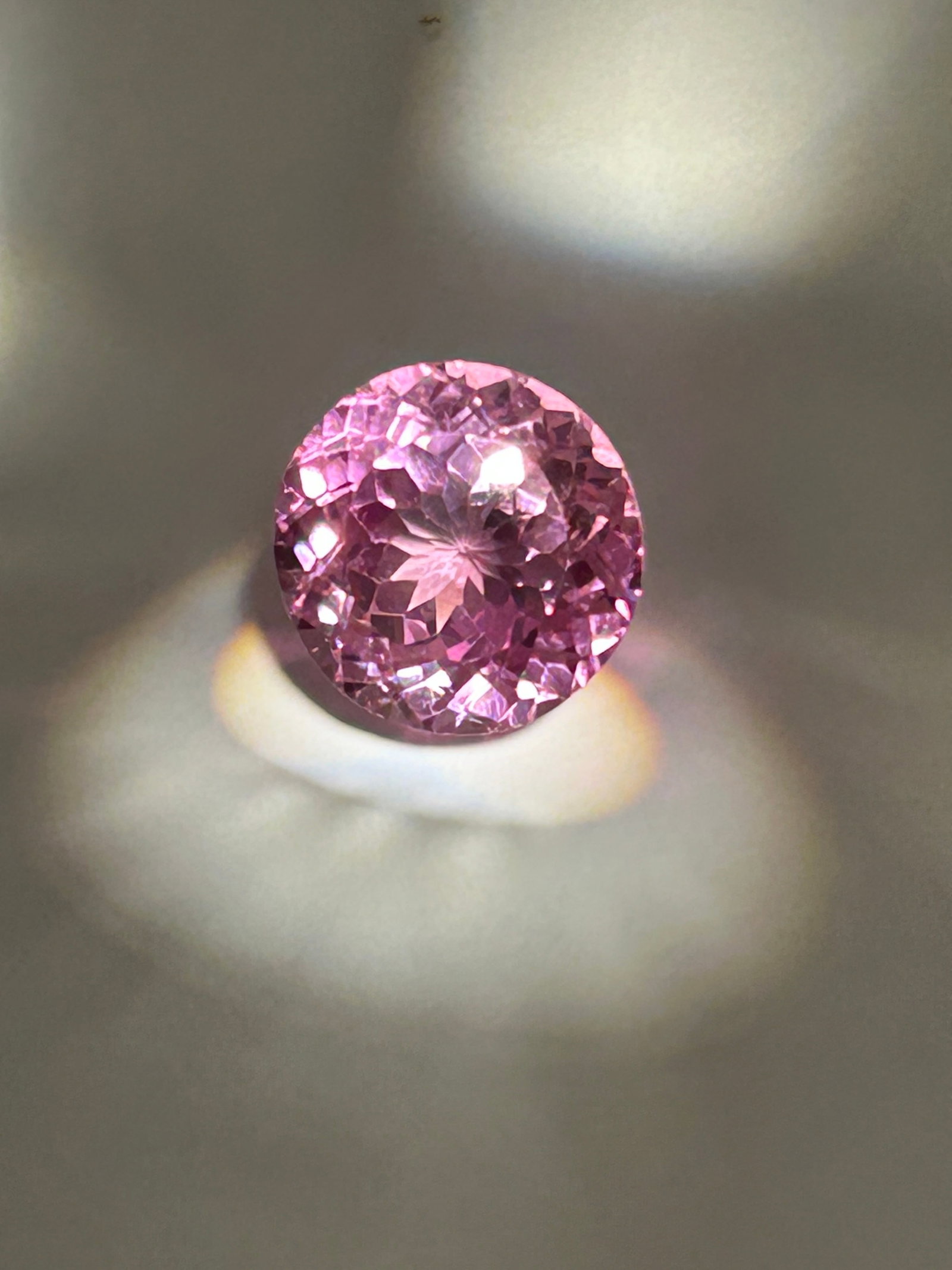 15 Carat ---- Pink Sapphire ---- Round Cut (1 of 3)