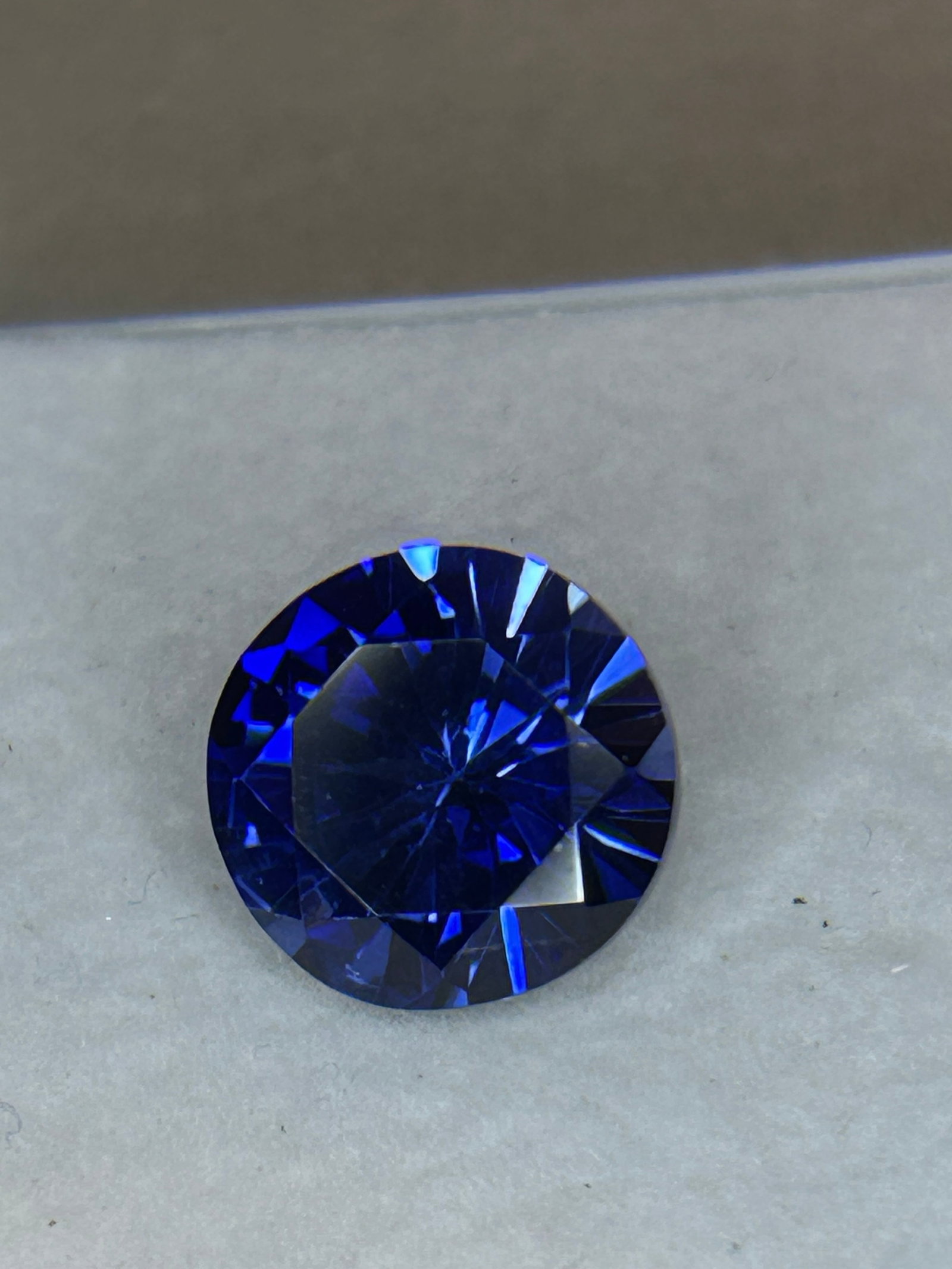 9 Carat Natural Blue Sapphire Brilliant Round Cut EGL Certified: 9 Carat Natural Blue Sapphire Brilliant Round Cut
