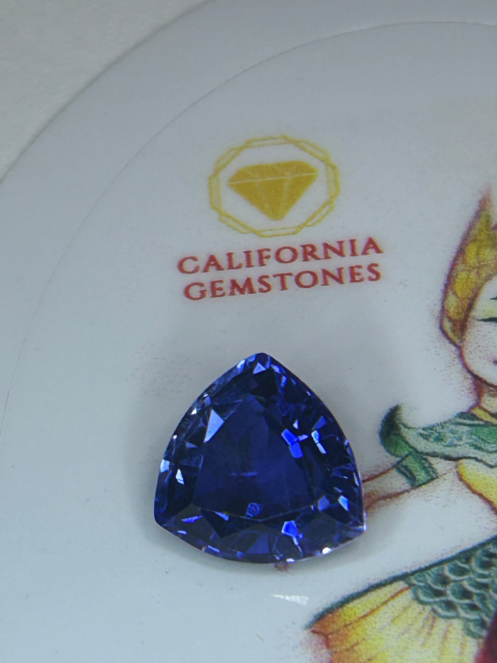 5.85 Carat ----Natural Tanzanite ---- Trillion Cut: An exceptionally rare, premium-grade collector's gemstone. Trillion cuts are a modern, dynamic choice for tanzanite, maximizing its unique pleochroism—the optical ability to flash vivid blues, rich