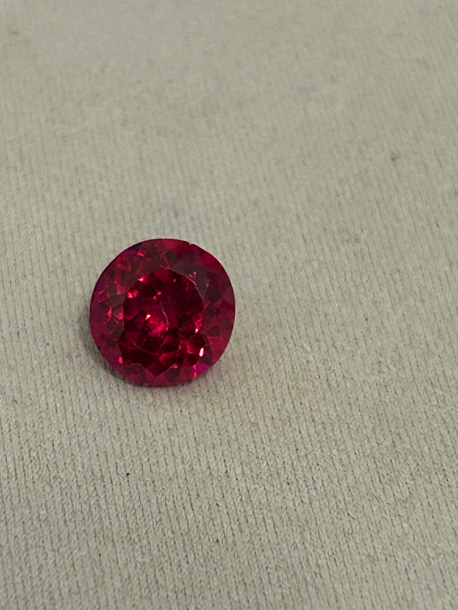 3.20 Carat -- Natural Myanmar Ruby -- Brilliant Round Cut - 3