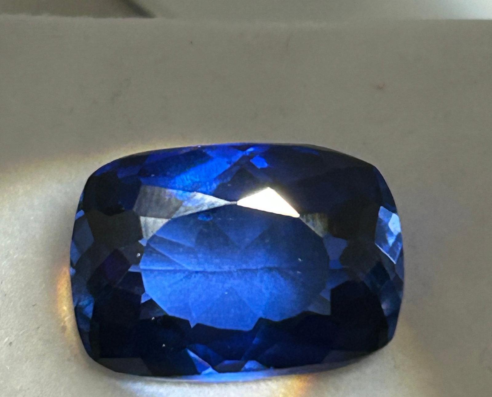 9 Carat ----- Ceylon Royal Blue Sapphire ----- Cushion Mixed Cut: This exceptional gemstone is a true masterpiece of nature, originating from the historic gem fields of Ceylon. Exhibiting the highly coveted "Royal Blue" hue, this sapphire possesses the perfect balan