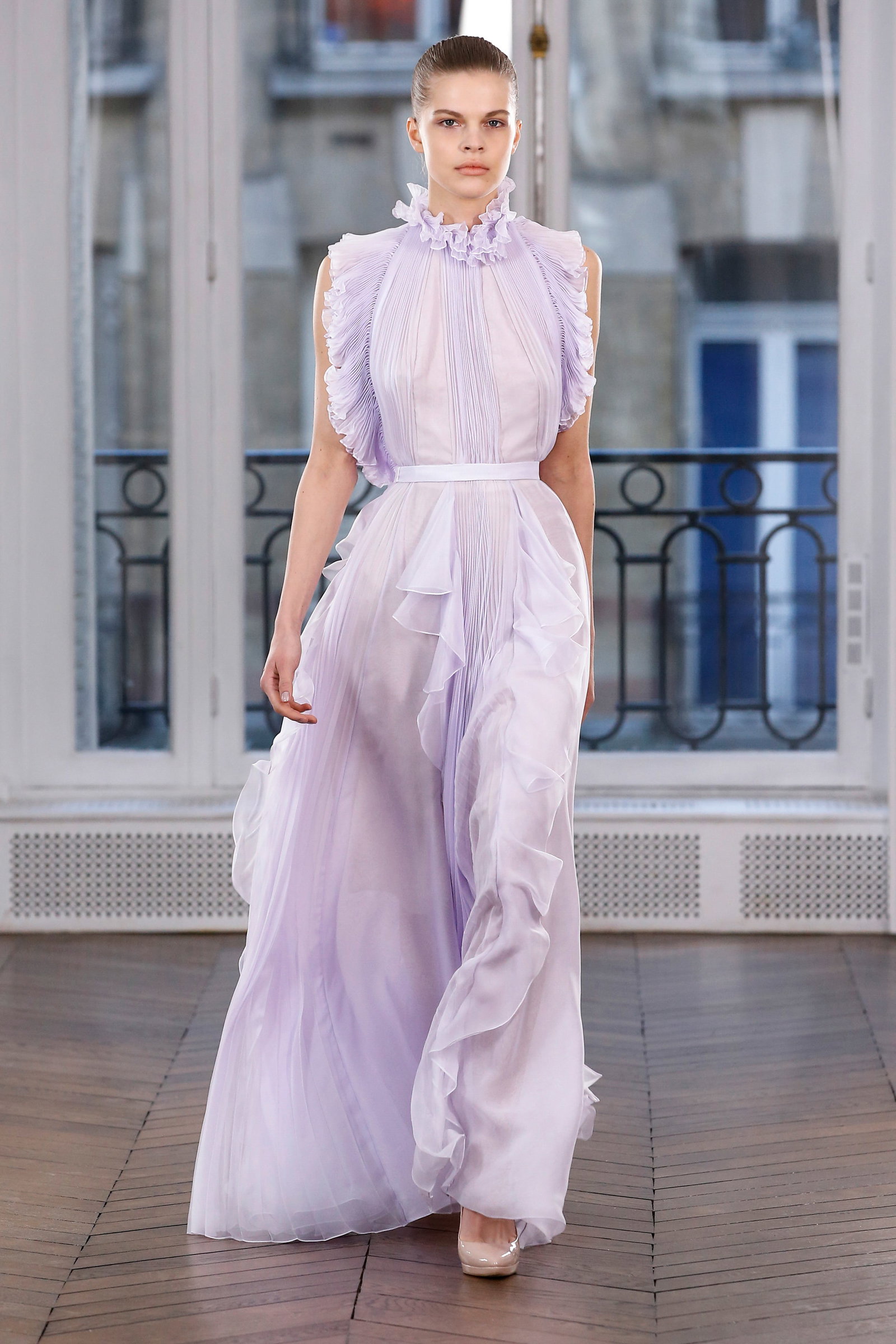 Ralph & Russo 17W EVE 015 Pleated Silk Chiffon Evening Dress, Lavender, Size 34 (RRP £10,500): Ralph & Russo 17W EVE 015 Pleated Silk Chiffon Evening Dress, Lavender, Size 34 (RRP £10,500) - Romantic and very feminine evening gown in pure silk chiffon, sourced in Italy and hand pleated. Ha