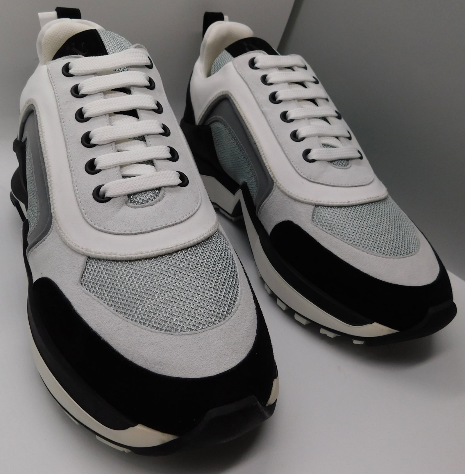 Pair of Ralph & Russo 4.0 Runner Sneakers, Suede Fabric, White Silver Black, With Box & Dust Bags. E: Pair of Ralph & Russo 4.0 Runner Sneakers, Suede Fabric, White Silver Black, With Box & Dust Bags. EU Size 39. (RRP £595) Emblematic of the strong lines in mod