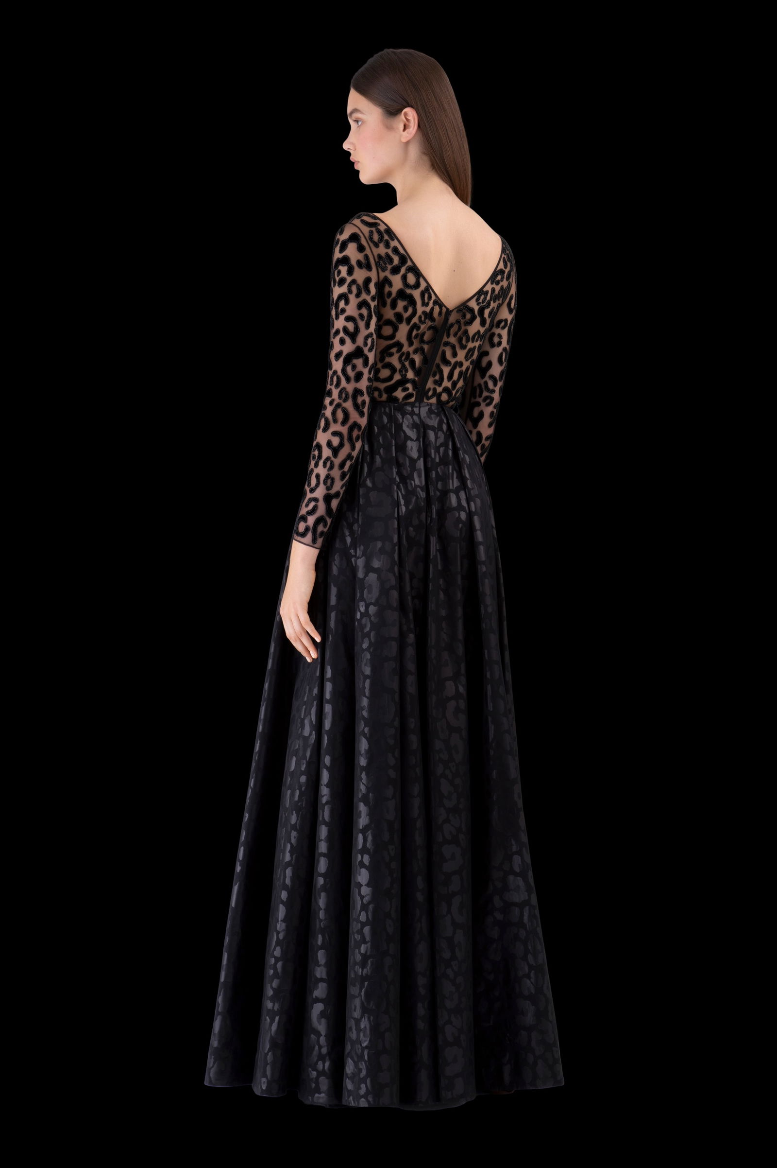 Ralph & Russo 19F11 D042 Dress, Black, Size 40: Ralph & Russo 19F11 D042 Dress, Black, Size 40 (RRP £9,600) The long-sleeved bodice features leopard print detailing and neatly falls into a dramatic taffeta skirt. It is