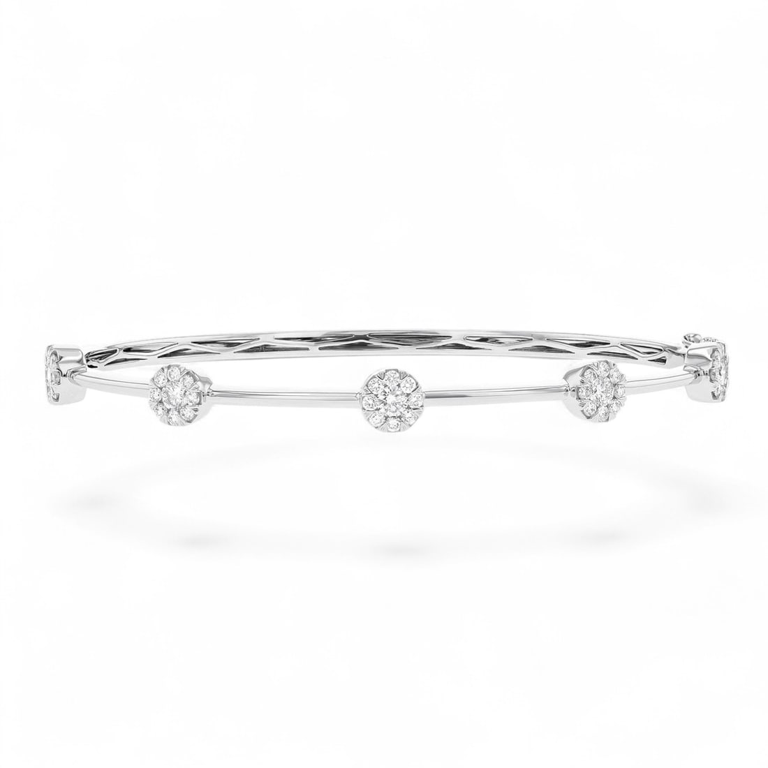 1.05 Ctw Fiori Round Bar White Diamond Modern 18K White Gold Bracelet - Certified: A symphony of light and color, this elegant Fiori Round Bar bracelet featuring Natural Diamonds embodies the pinnacle of luxury. The gemstones are nestled within a Cluster framework, supported by a su