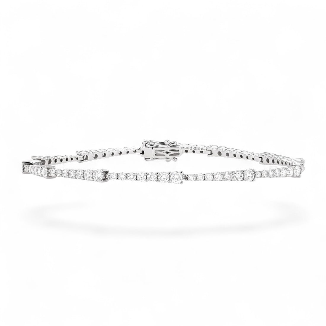 2.78 Ctw Graduating Spear White Diamond Modern 18K White Gold Bracelet - Certified: An exquisite masterpiece of haute joaillerie, this magnificent Graduating Spear bracelet featuring Natural Diamonds is a true treasure. Showcasing the gems in a Shared Prong arrangement, the bracelet