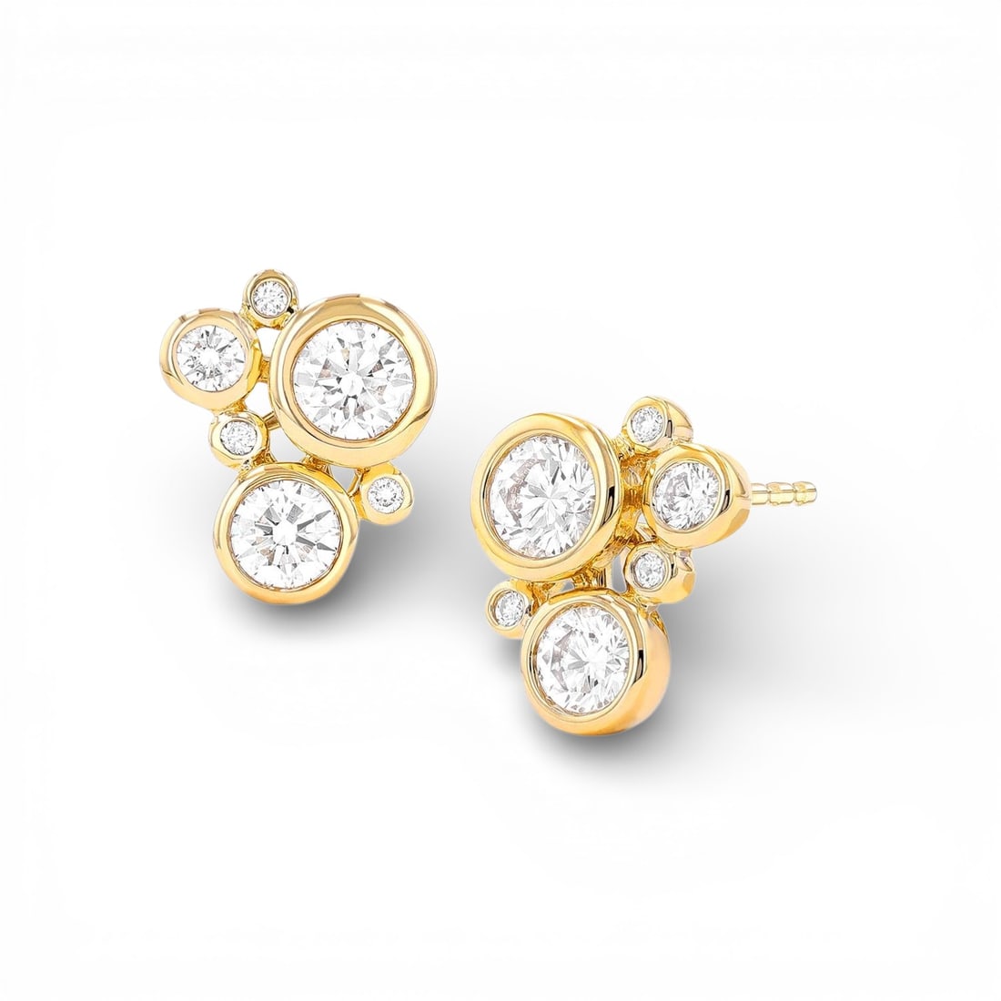 0.78 ctw White Diamond 18K Yellow Gold Stud Earrings: A testament to superior craftsmanship, this magnificent Duchess Round Bezel pair of earrings featuring White Diamond is unparalleled. Showcasing the gems in a Cluster arrangement, the earrings consist