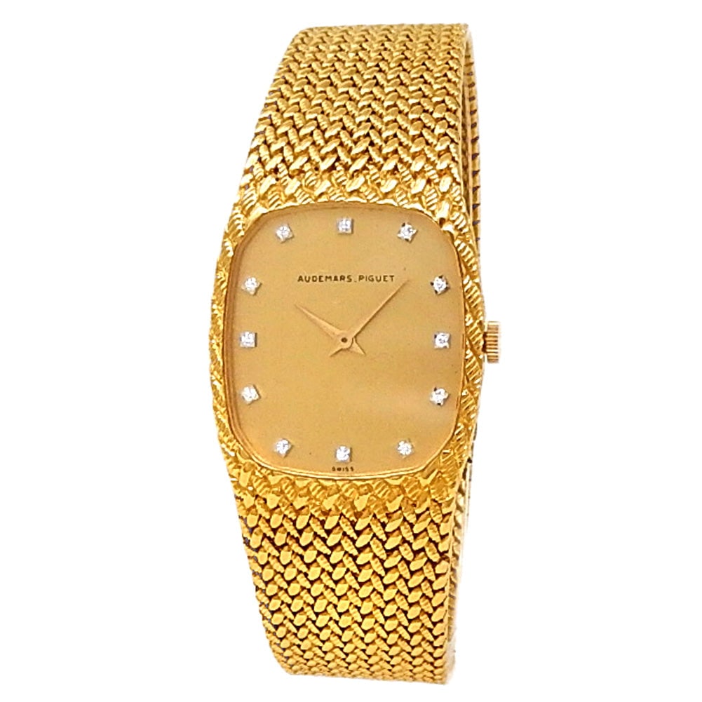 Audemars Piguet Vintage 18k Yellow Gold Champagne Diamond Dial: The Audemars Piguet Vintage is a masterclass in mid-century elegance, rendered in lustrous 18k yellow gold. This timepiece features a striking champagne dial, elevated by delicate diamond markings tha