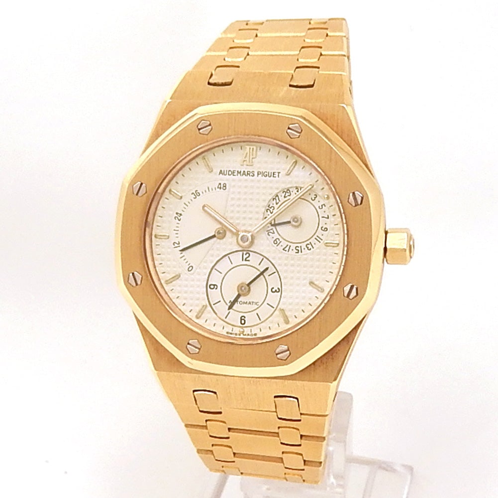 Audemars Piguet Royal Oak Dual Time 25730BA.OO.0789BA.01 18k Yellow Gold Champagne Dial: Serenity Gallerie is honored to present this iconic Audemars Piguet Royal Oak Dual Time 25730BA.OO.0789BA.01, a masterpiece of horological design. Crafted entirely in 18k yellow gold, this timepiece f