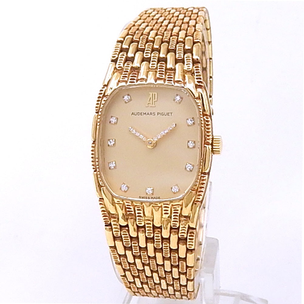 Audemars Piguet Cobra 18k Yellow Gold Champagne Diamond Dial: The Audemars Piguet Cobra is a stunning testament to the maison's heritage of jewelry-grade watchmaking. Meticulously crafted in 18k yellow gold, this timepiece features a luxurious champagne dial