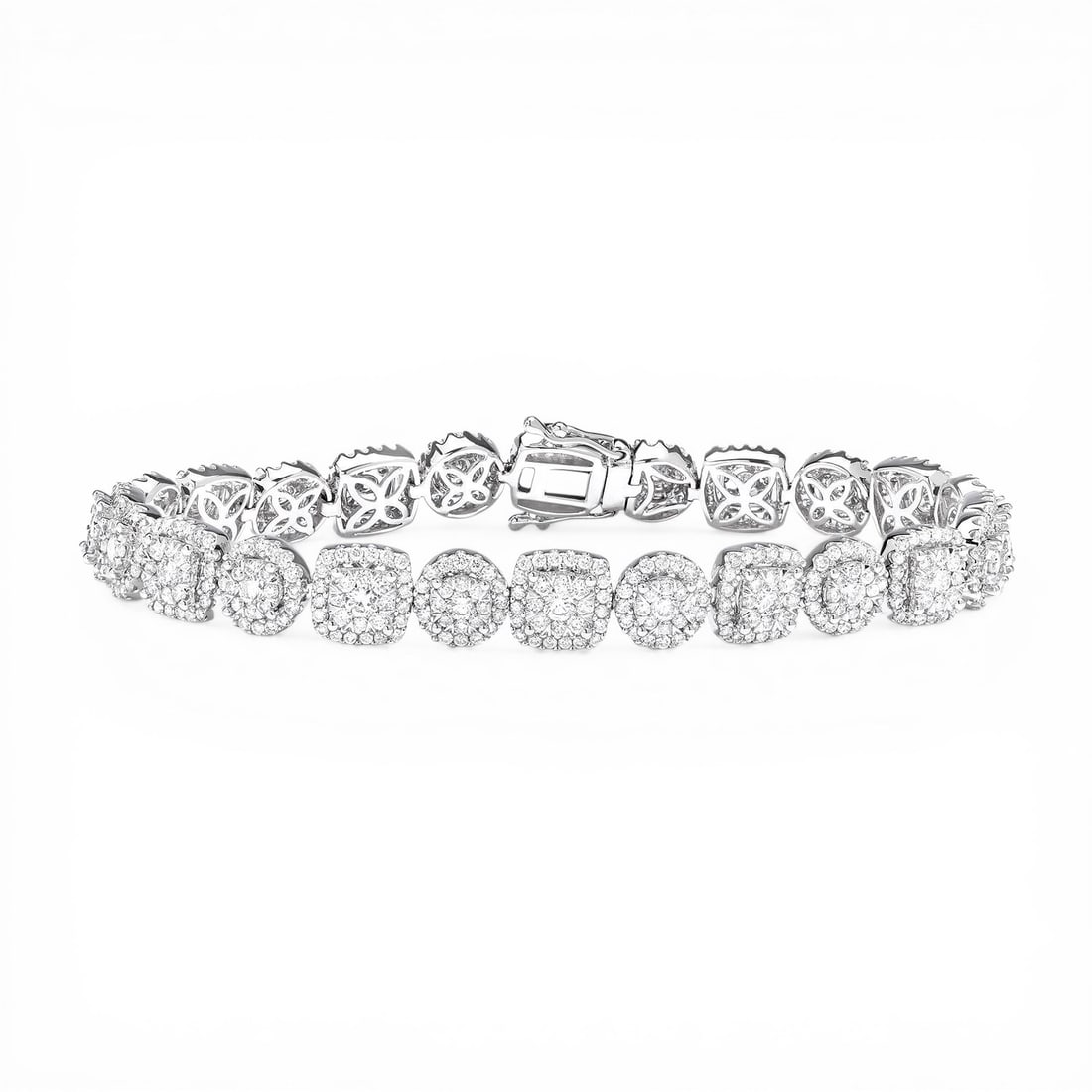 4.64 ctw White Diamond Fiori Alternating 18k White Gold Bracelet: Retail Value: $29,550 Rare and radiant, this stunning Fiori Alternating bracelet featuring White Diamond offers a touch of the extraordinary. The gemstones are nestled within a Cluster framework, supp