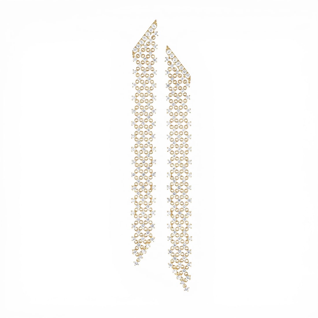 4.42 ctw White Diamond Silk Chandelier 18k Yellow Gold Earrings: Retail Value: $23,385 Epitomizing grandeur, this magnificent Silk Chandelier pair of earrings featuring White Diamond stands as a beacon of refined taste. The gemstones are nestled within a Chandelier