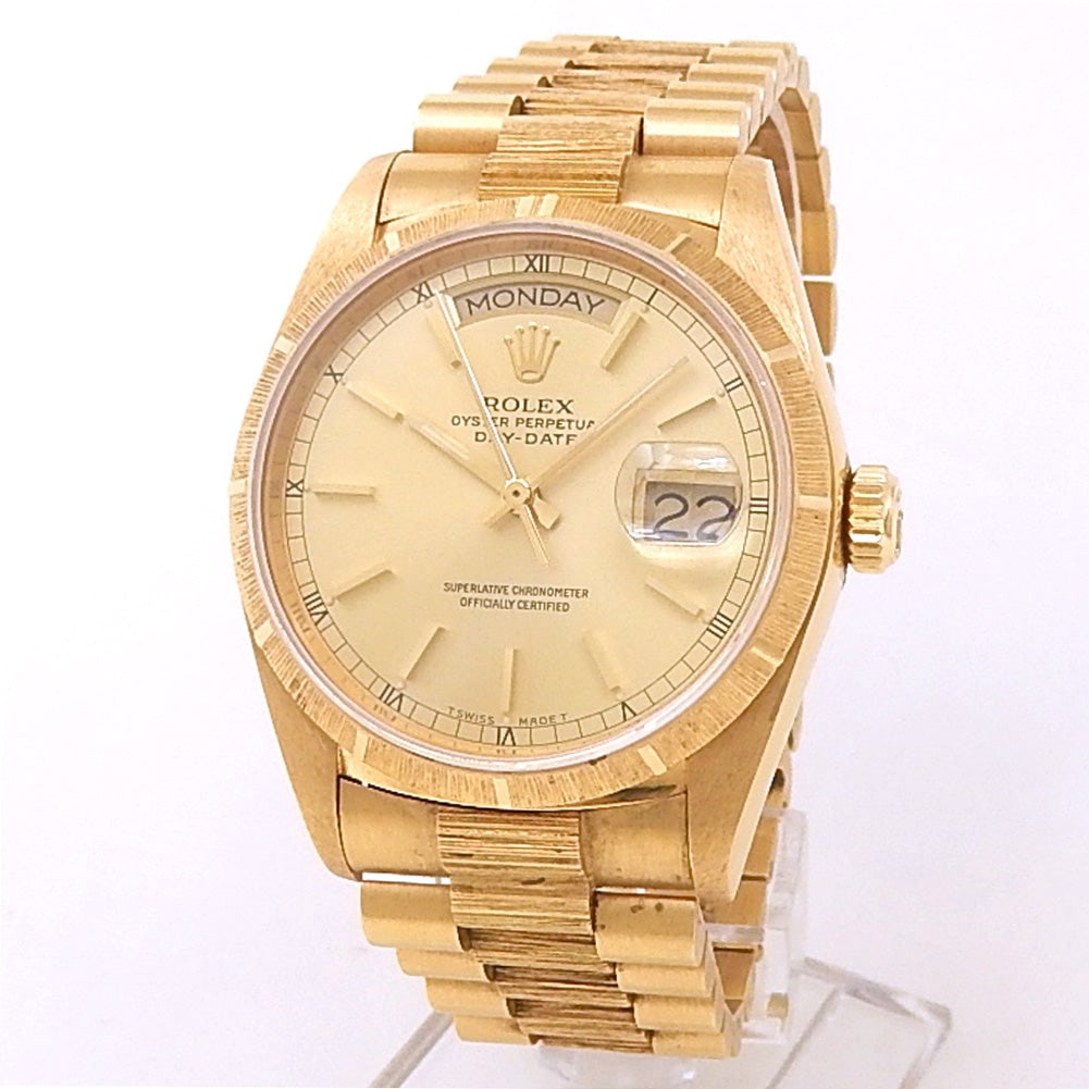 Rolex Day-Date 18078 18k Yellow Gold Bark Champagne Dial: The Rolex Day-Date, Reference 18078, is an exquisite testament to horological luxury. Encased in radiant 18k yellow gold, this timepiece showcases a captivating champagne dial that harmoniously co