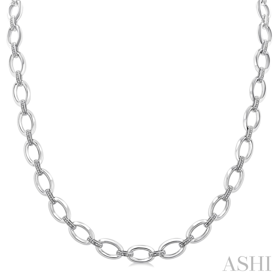 0.25 ctw Round Diamond Paperclip D-Link Sterling Silver Necklace: Defining modern elegance, this elegant Paperclip D-Link necklace featuring White Diamond captures the essence of style. Expertly mounted in a Link Chain setting, the necklace is crafted in 36.1 grams 