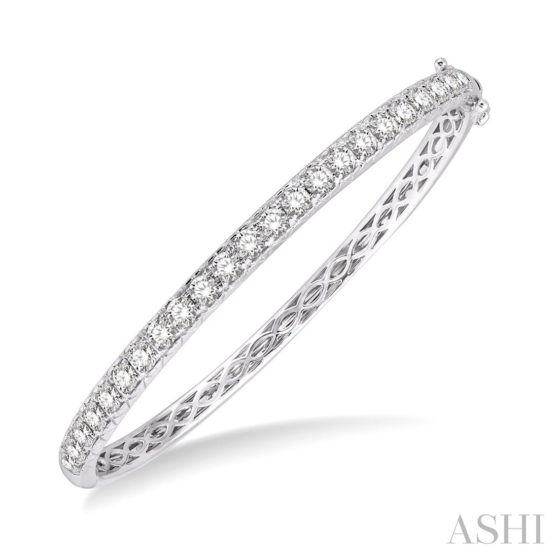 2.99 ctw Round Diamond Pave 14K White Gold Bangle Bracelet: A symphony of light and color, this stunning Pave bangle bracelet featuring White Diamond embodies the pinnacle of luxury. The gemstones are nestled within a Pave framework, supported by a substantial