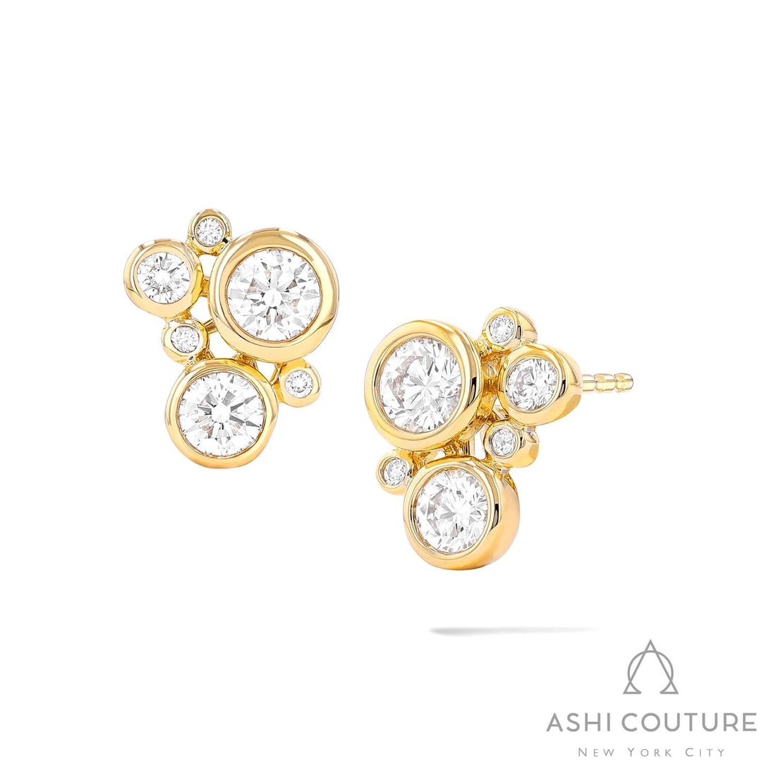0.78 ctw White Diamond 18K Yellow Gold Stud Earrings: A testament to superior craftsmanship, this magnificent Duchess Round Bezel pair of earrings featuring White Diamond is unparalleled. Showcasing the gems in a Cluster arrangement, the earrings consist