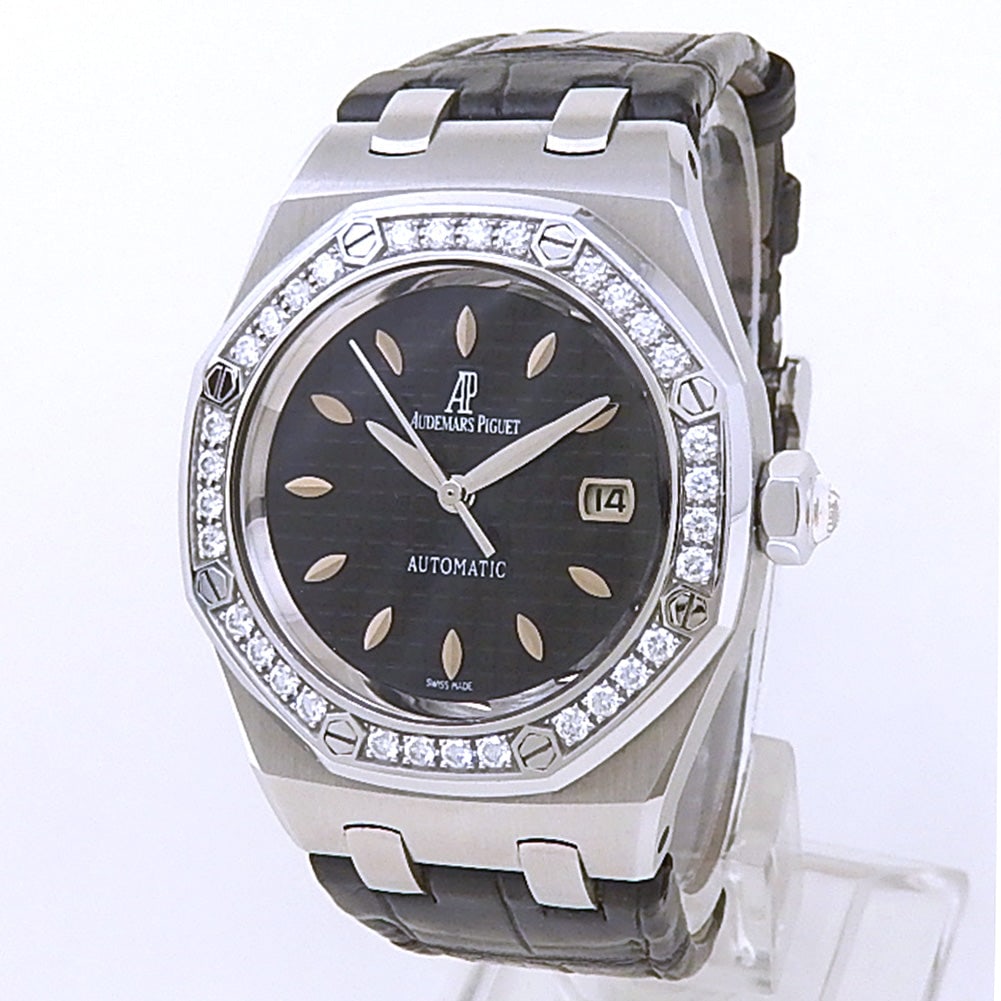 Audemars Piguet Lady Royal Oak 77321ST.ZZ.D002CR.01 Steel Diamond Black Dial: The Audemars Piguet Lady Royal Oak, Reference 77321ST.ZZ.D002CR.01, represents a flawless synergy of high horology and sparkling elegance. Encased in robust stainless steel, this iconic design is elev