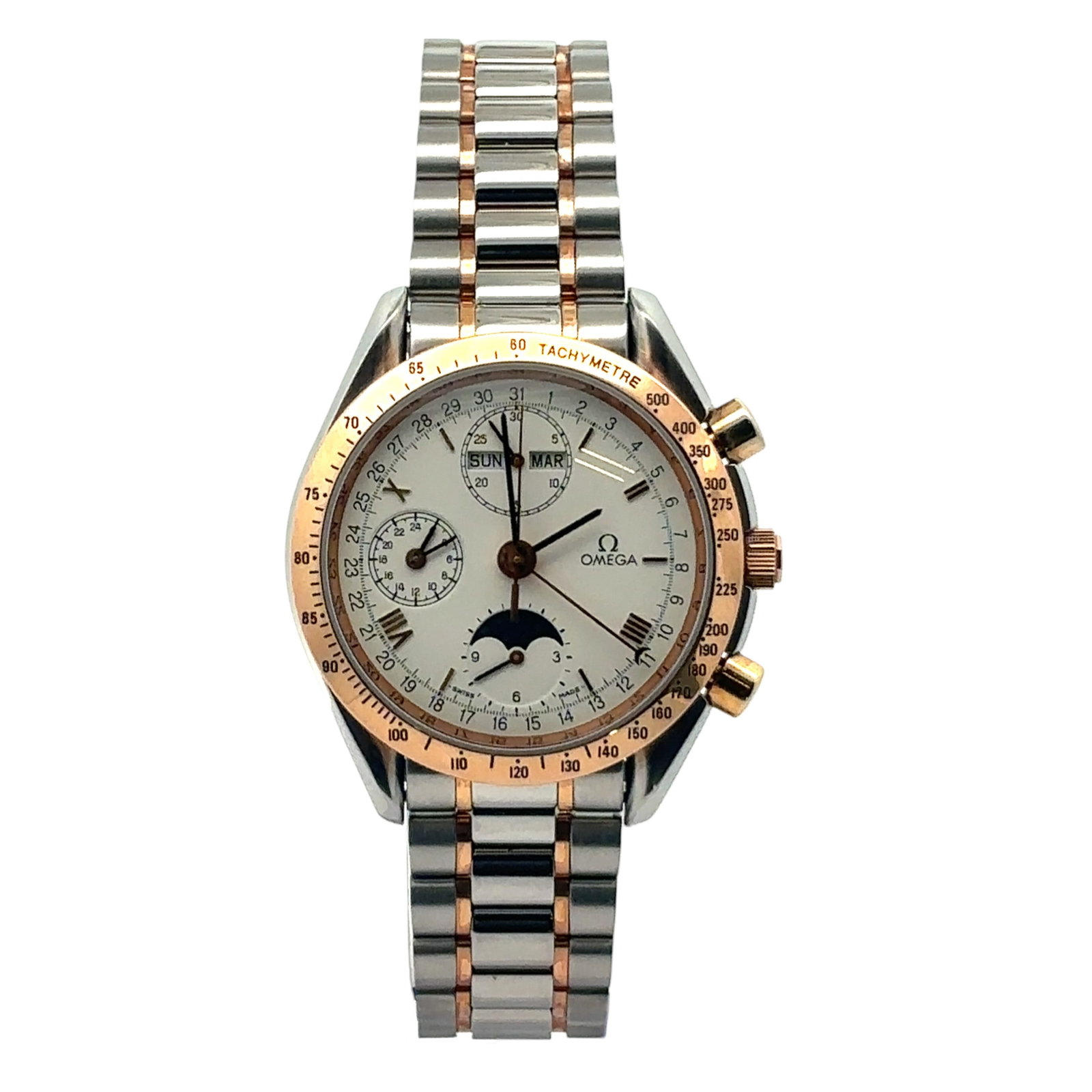 Omega Speedmaster Triple Date Moonphase 3336.20 Steel/Rose Gold White Dial: The Omega Speedmaster Triple Date Moonphase, Reference 3336.20, masterfully balances sporty functionality and elegant design. Crafted in a two-tone combination of stainless steel and 18K rose gold, th