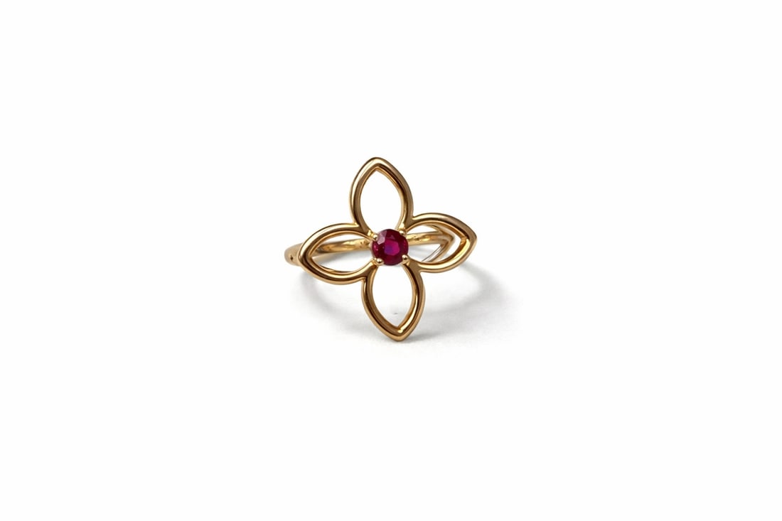 0.27ct Ruby Clover Bezel 14K Yellow Gold Ring: An exquisite masterpiece of haute joaillerie, this elegant Clover ring featuring Ruby is a true treasure. Crafted with precision, the Bezel setting is seamlessly integrated into 3.6 grams of 14K Yello