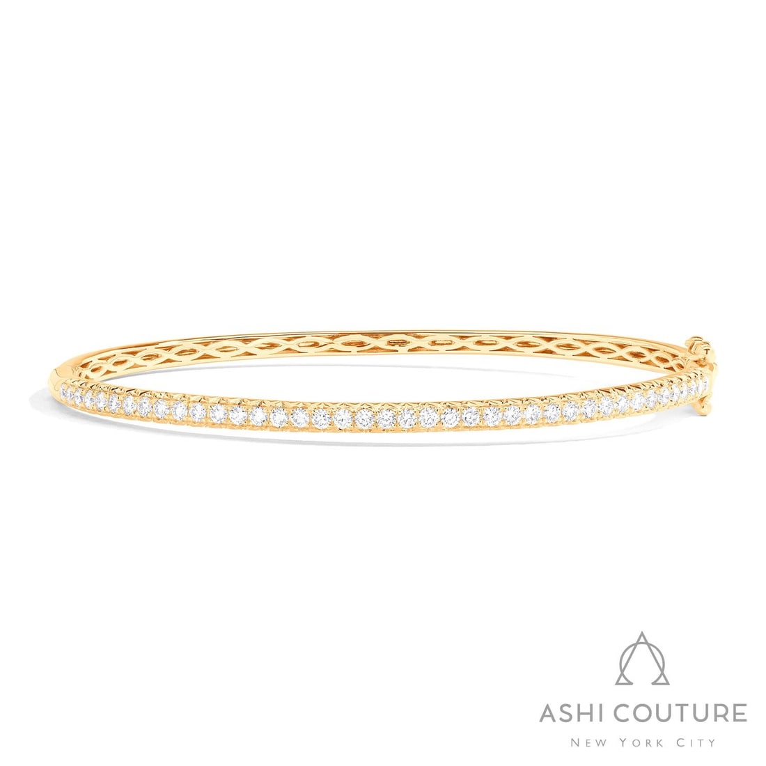 1.04 ctw Diamond 18K Yellow Gold Bangle Bracelet: A symphony of light and color, this breathtaking Duchess Timeless bangle bracelet featuring White Diamond embodies the pinnacle of luxury. The gemstones are nestled within a Pave Line framework, suppo
