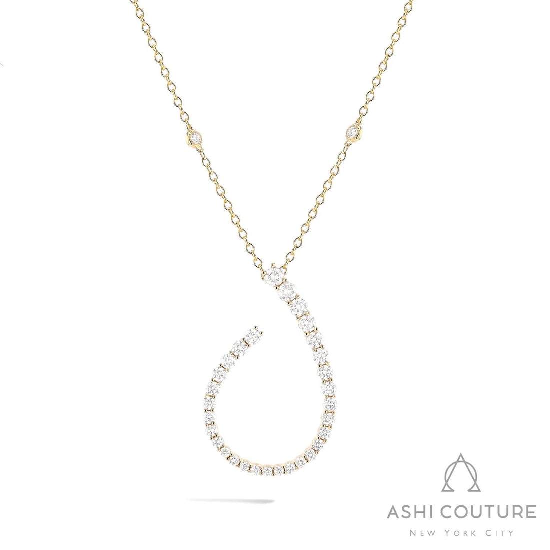 1.65 ctw Graduating Curve Diamond 18k Yellow Gold Pendant Necklace: Retail Value: $10,515 A vision of luxury, this magnificent Graduating Curve necklace featuring White Diamond defines sophistication. Expertly mounted in a Line/Curve Setting setting, the necklace is c