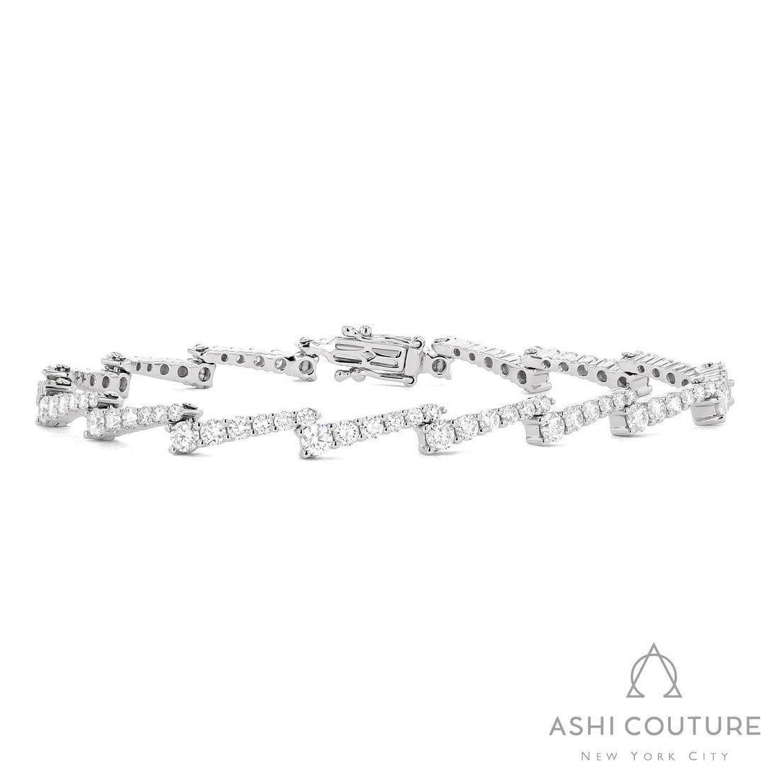 3.61 ctw Swirl Diamond 18k White Gold Bracelet: Retail Value: $20,400 A testament to superior craftsmanship, this magnificent Swirl bracelet featuring White Diamond is unparalleled. Showcasing the gems in a Articulated Link/Line Bracelet arrangemen