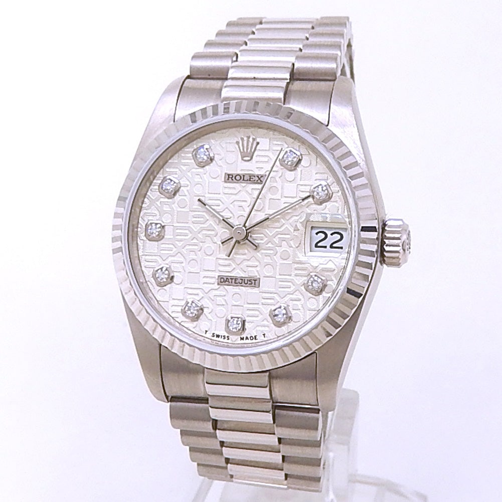Rolex Datejust 31 68279 18k White Gold Silver Jubilee Dial: The Rolex Datejust 31, Reference 68279, is a stunning expression of elegance and precision. Crafted in luxurious 18k white gold, this midsize timepiece features a captivating silver Jubilee dial a