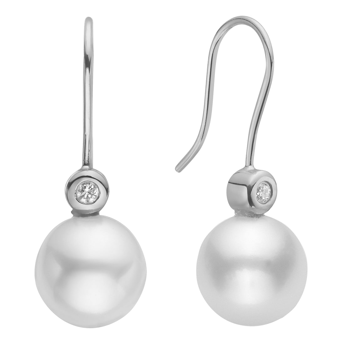 18k White Gold Dangle Earrings with Diamonds & Pearls: A harmonious blend of elegance and sophistication, this exquisite pair of Dangle Earrings features a captivating combination of Freshwater Pearls and Diamonds. The earrings are crafted from high-polis