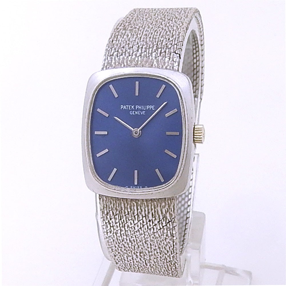 Patek Philippe Vintage Ellipse 4217 White Gold Blue Sigma: The Patek Philippe Vintage Ellipse, Reference 4217, is a paragon of refined elegance from the 1980s. Crafted entirely in radiant 18K white gold, the iconic elliptical case presents a harmonious silhou