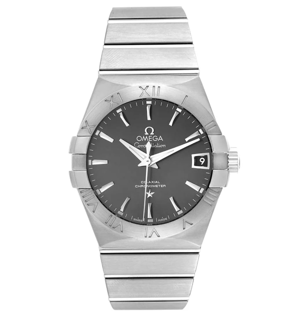 Omega Constellation 1512.40 Steel Grey Dial: The Omega Constellation, Reference 1512.4, is a classic embodiment of refined horological design. Presented with a durable steel case and a matching engraved steel bezel, this timepiece features a