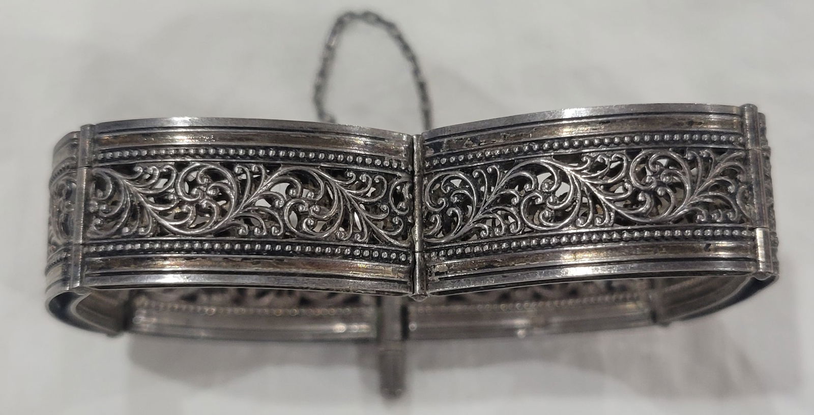 Vintage Sterling Silver Filigree cuff bracelet with ornate floral design: Approximate circumference 9"