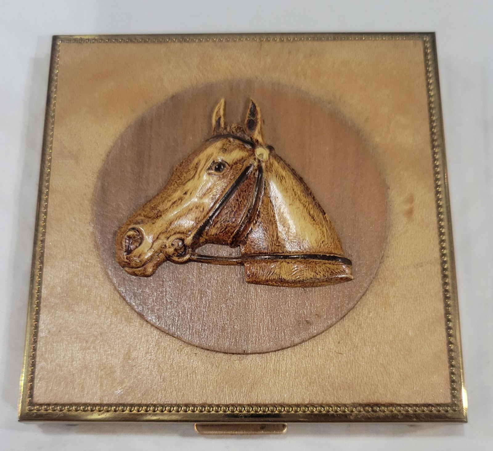 Vintage Make-up Compact: Detailed 3D raised horse head embellishment - 1940's