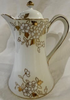 Vintage Porcelain Tea Set Gold Floral Coffee Pot Cups Plates Set: Beautiful vintage porcelain tea set featuring coffee/tea pot, 5 matching cups, and 6 plates with gold floral detailing.